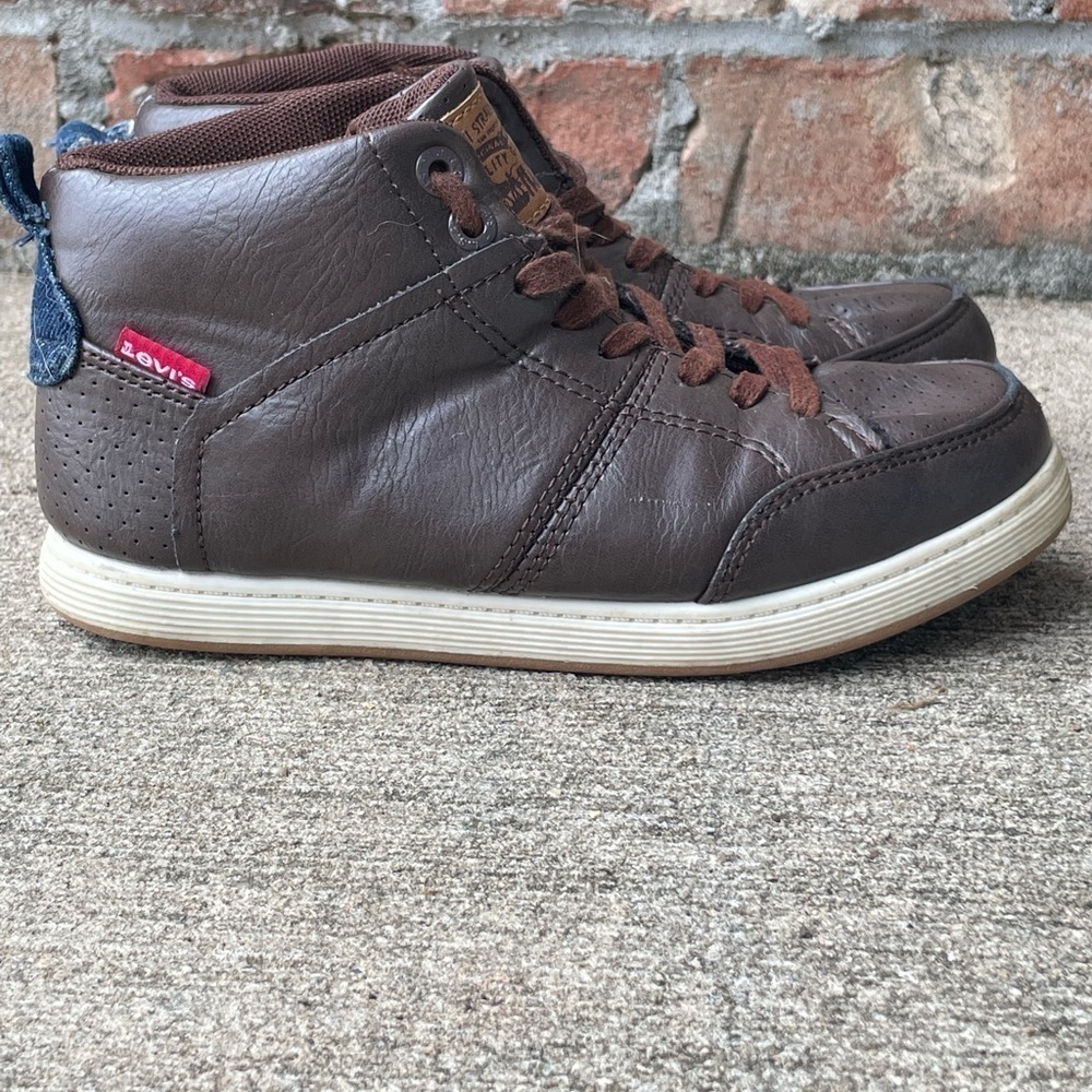 Kids Levi’s sneakers size 1